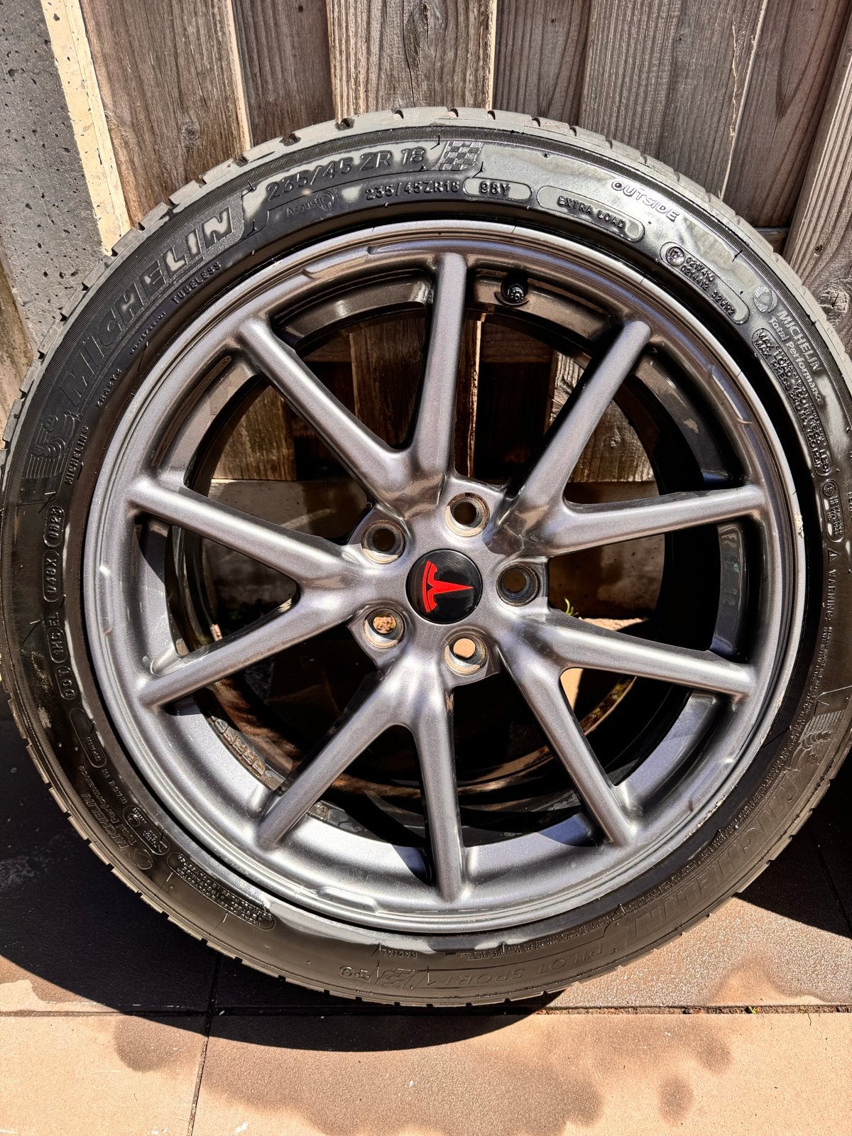 Tesla Model 3 Velgen met banden (banden aan vervanging toe), Auto-onderdelen, Banden en Velgen, Ophalen, 18 inch, Gebruikt, Banden en Velgen