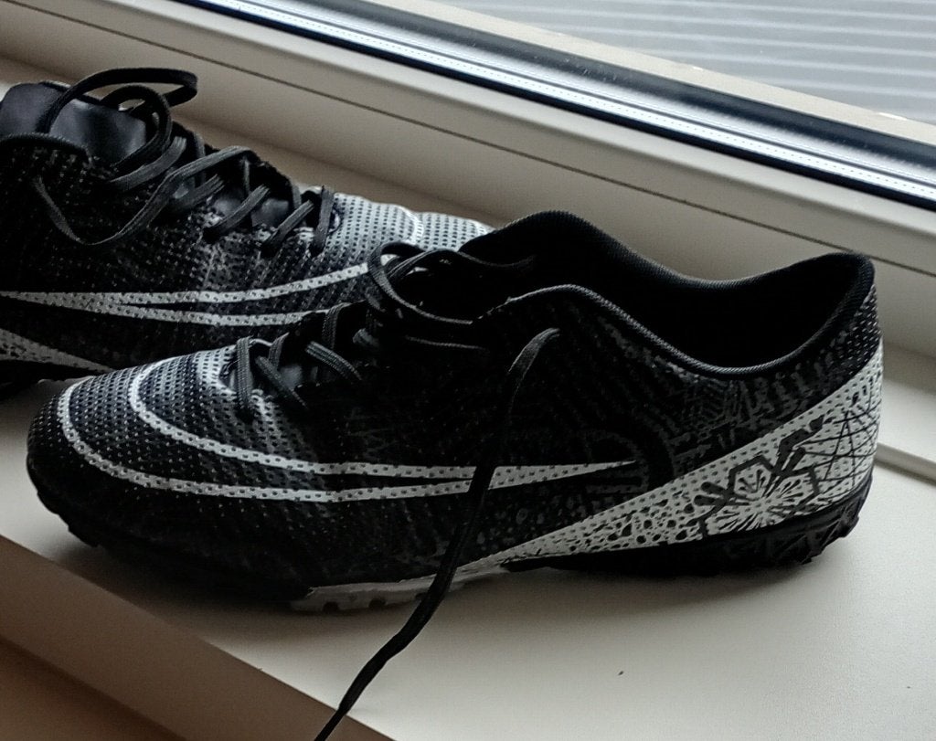 Voetbalschoenen maat 44  Voor kunstgras of graffel, Maat XS of kleiner, Schoenen, Ophalen of Verzenden, Zo goed als nieuw