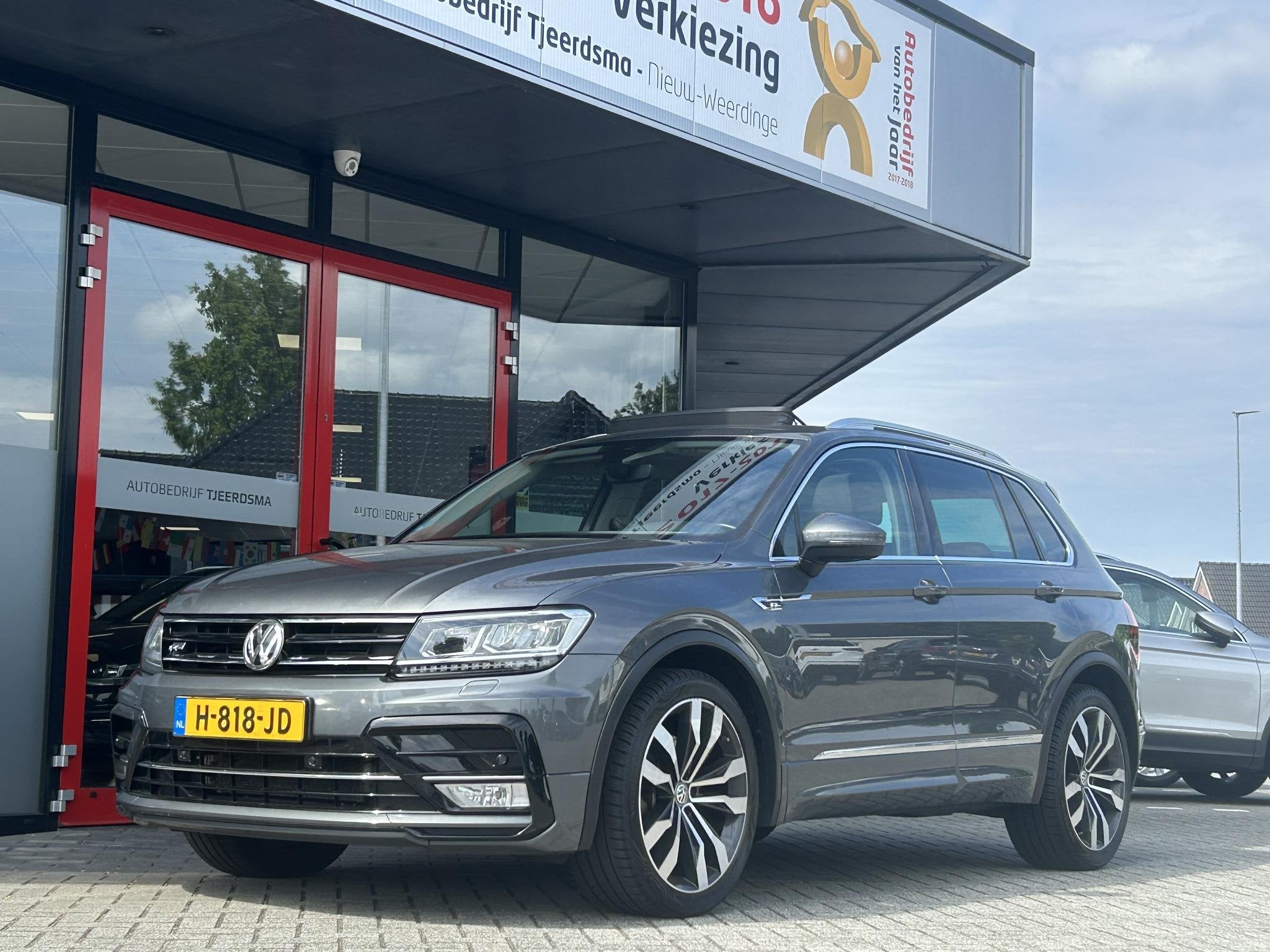 Volkswagen Tiguan 2.0 TSI 4Motion Highline | R-Line | Trekha, Automaat, 12 maanden, Stof, Gebruikt