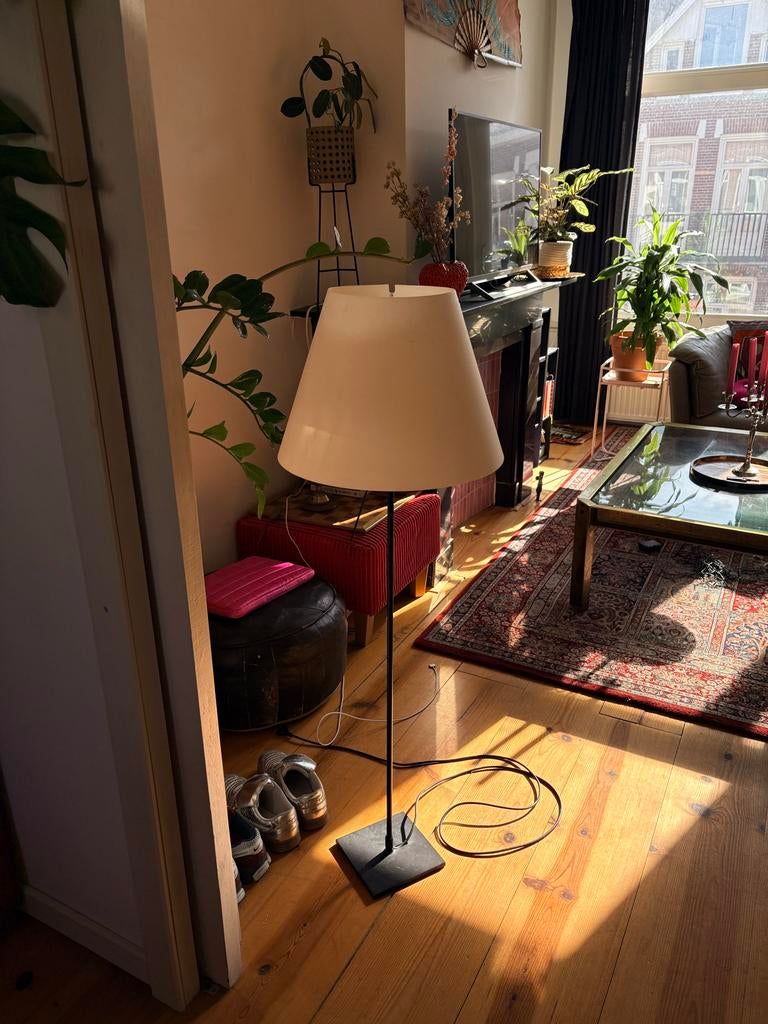 Luceplan Costanza Vloerlamp - Designklassieker, Huis en Inrichting, Lampen | Vloerlampen, Gebruikt, 100 tot 150 cm, Kunststof