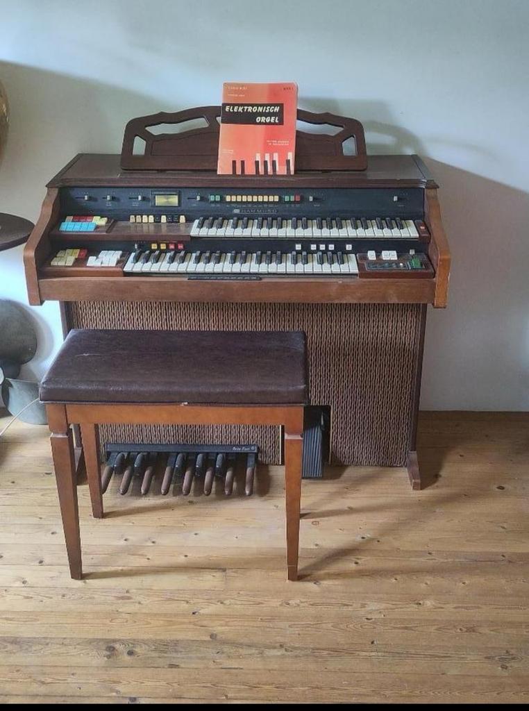 Hammondorgel met ingebouwde Leslie box elk aannemlijk bod., Muziek en Instrumenten, Orgels, Ophalen, Gebruikt, 2 klavieren, Hammondorgel