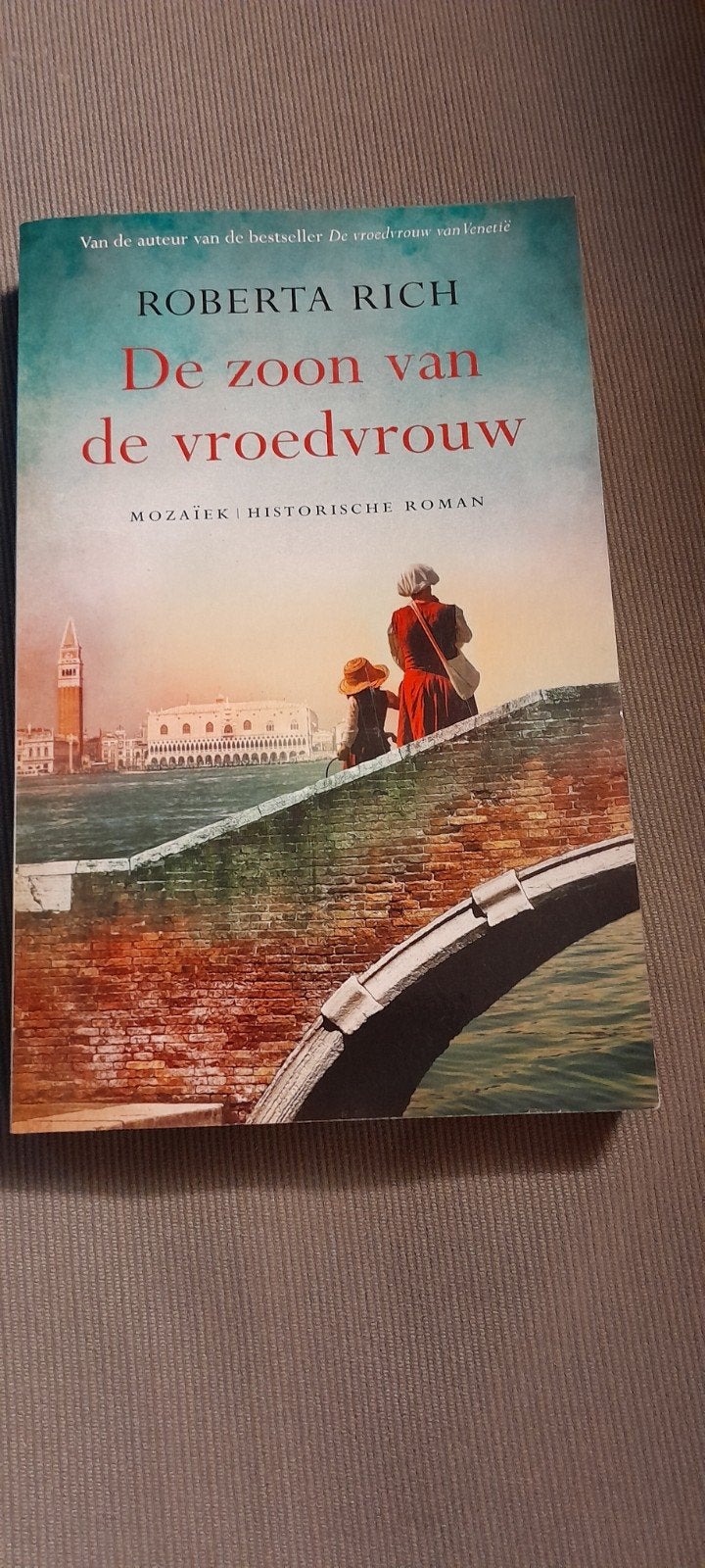 De zoon van de vroedvrouw - Roberta Rich, Ophalen of Verzenden, Gelezen, Roberta Rich