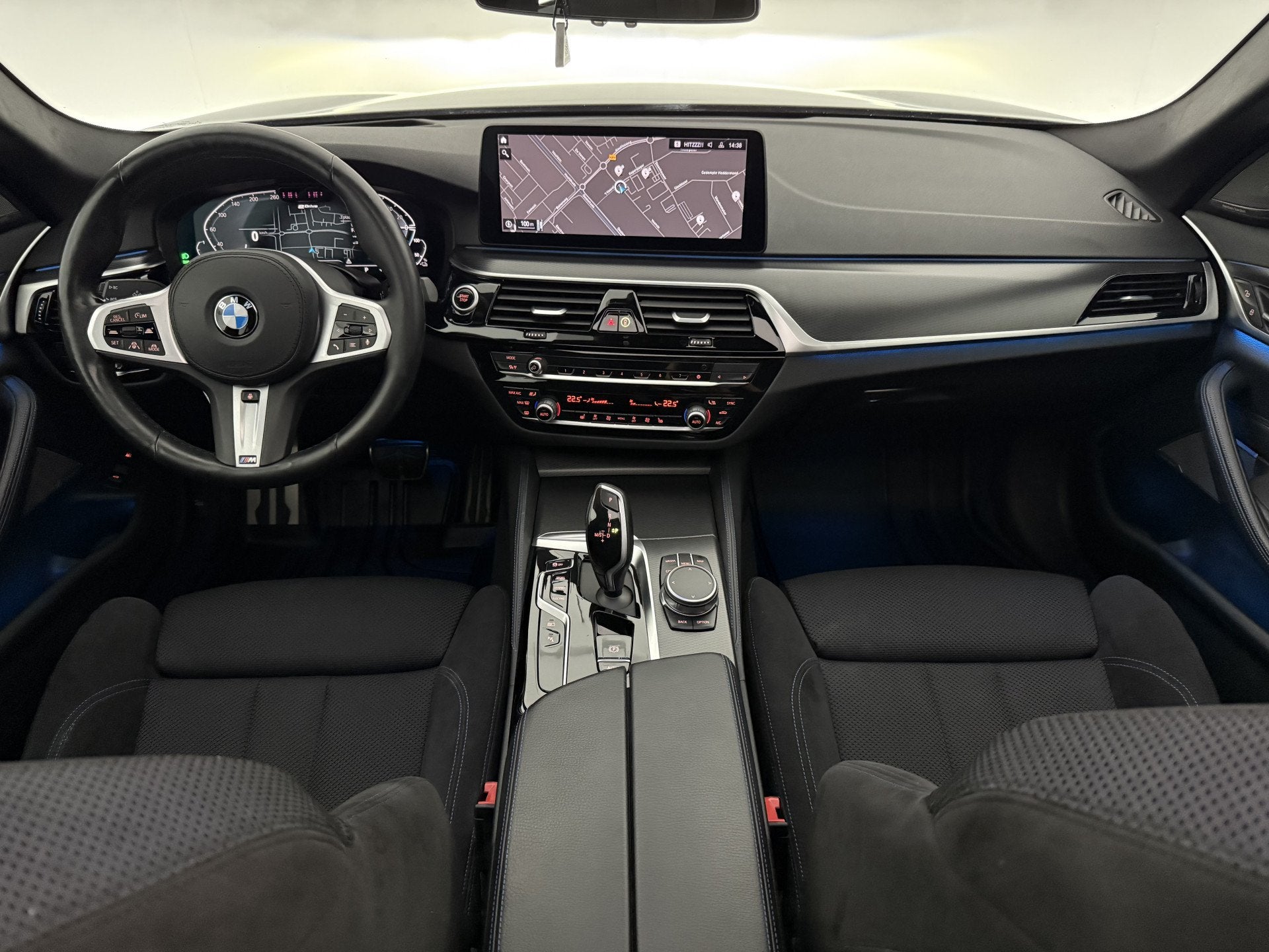 BMW 5 Serie 530e Touring M-Sport | Pano | H/K | Virtual | Hu, Automaat, Stof, Gebruikt, 4 cilinders