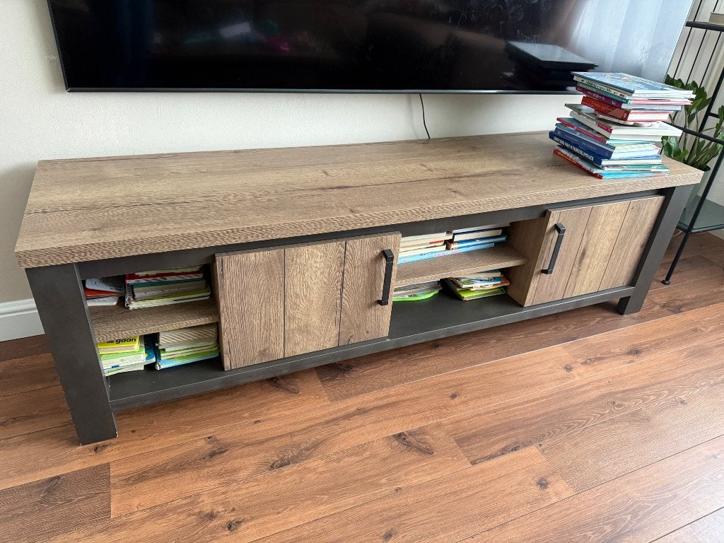 TV-meubel in zeer goede staat 190cm, Ophalen, 150 tot 200 cm, Zo goed als nieuw, Minder dan 100 cm