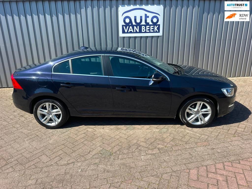 Volvo S60 2.0 D2 Momentum, Stof, 4 cilinders, Blauw, S60