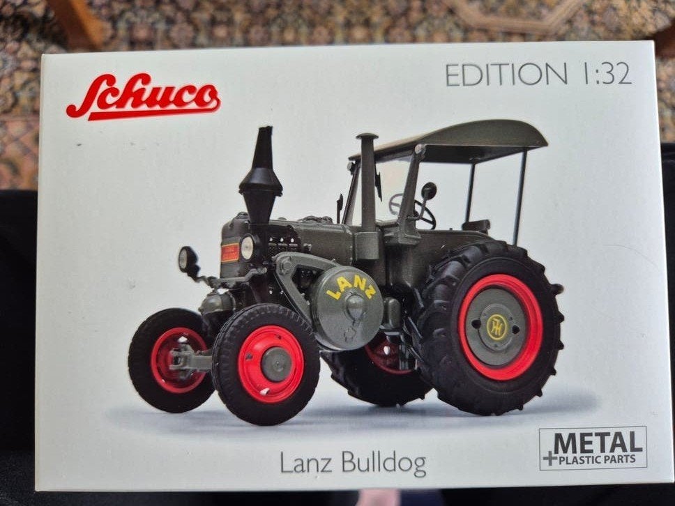 Schuco Lanz Bulldog Tractor Model 1:32 - Nieuw in doos, Hobby en Vrije tijd, Modelauto's | 1:32, Ophalen of Verzenden