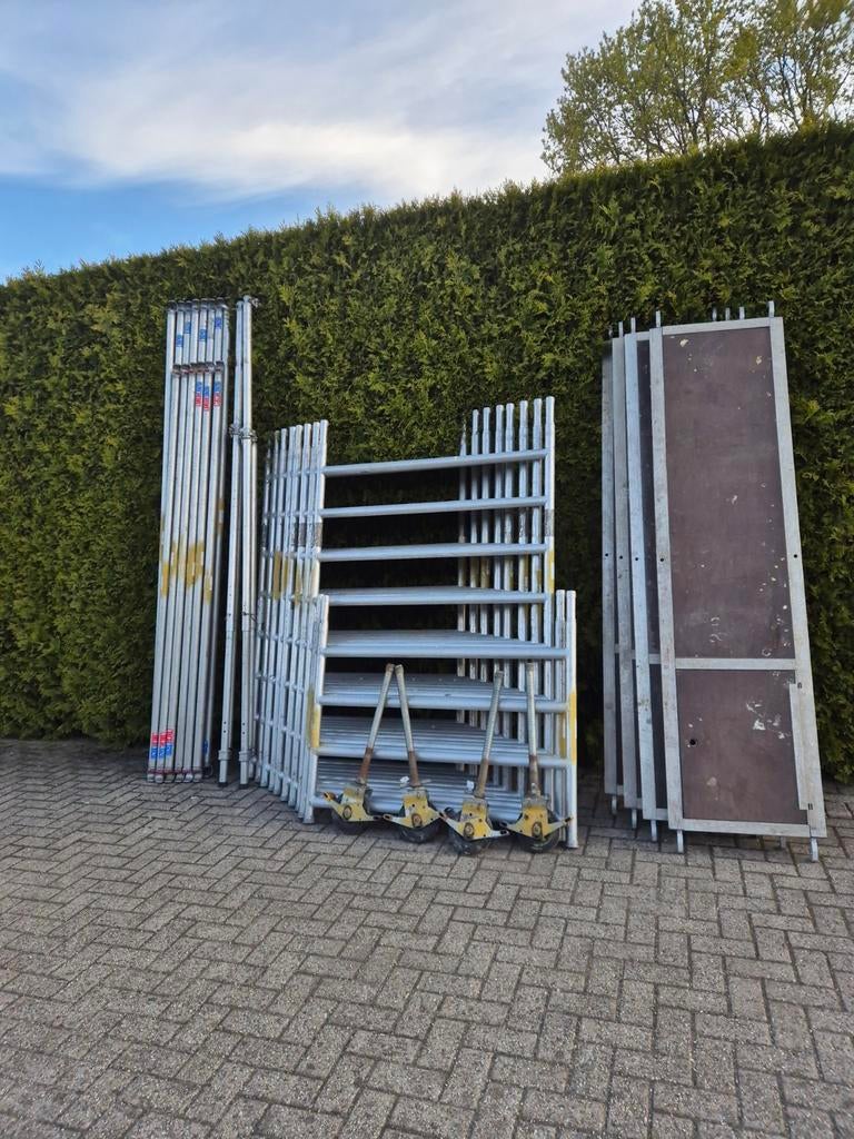 Mooie aluminium rolsteiger 8.20 werkhoogte, Ophalen, Gebruikt, Rolsteiger of Kamersteiger, 5 meter of hoger