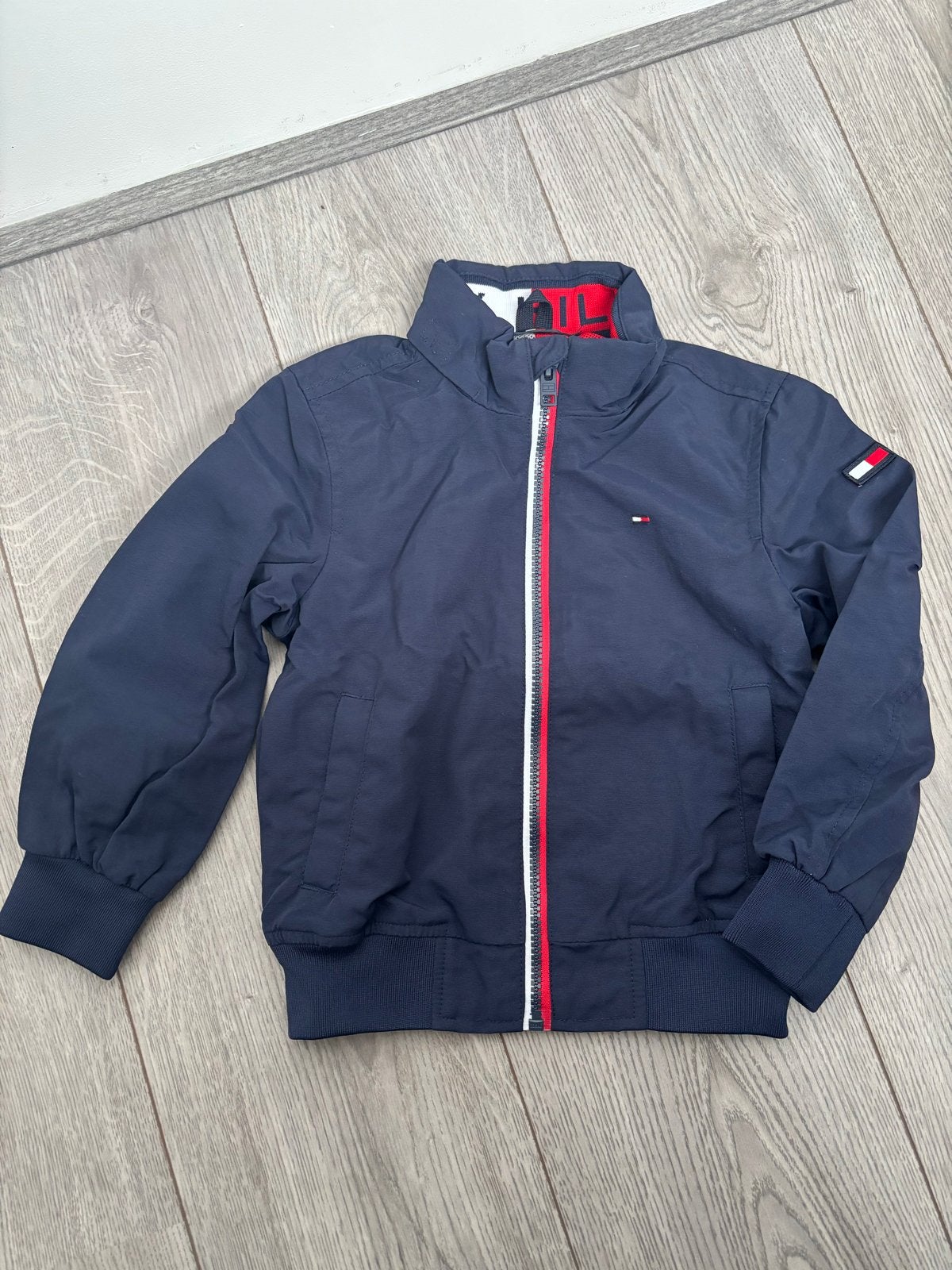 Tommy Hilfiger jas maat 104, Ophalen of Verzenden, Nieuw, Jongen, Jas