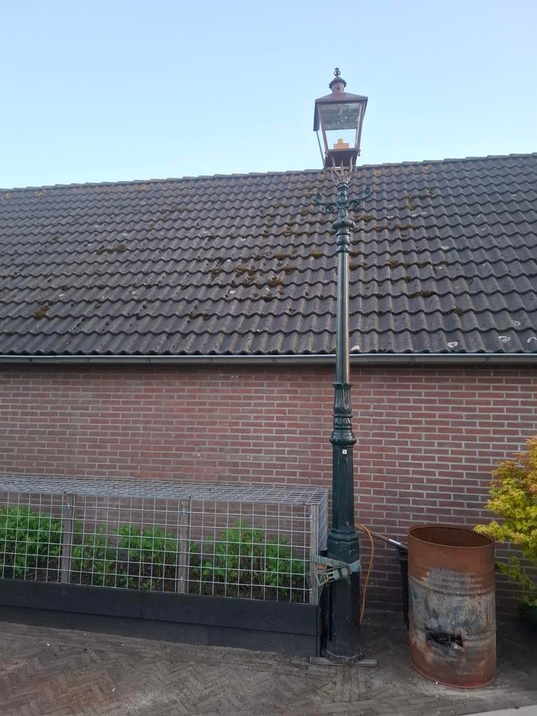 Antieke lantaarnpaal - Klassieke buitenverlichting, Antiek en Kunst, Antiek | Lampen, Ophalen of Verzenden