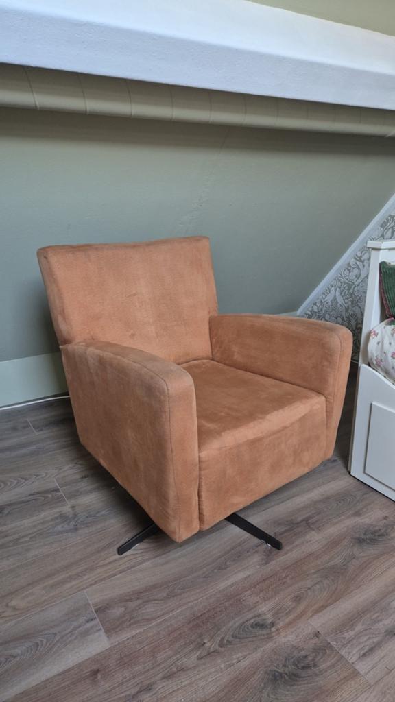 Nette draaistoel. Cognac, bruin kleurig, met kruispoot, Huis en Inrichting, Fauteuils, Gebruikt, Metaal, Stof, Overige materialen