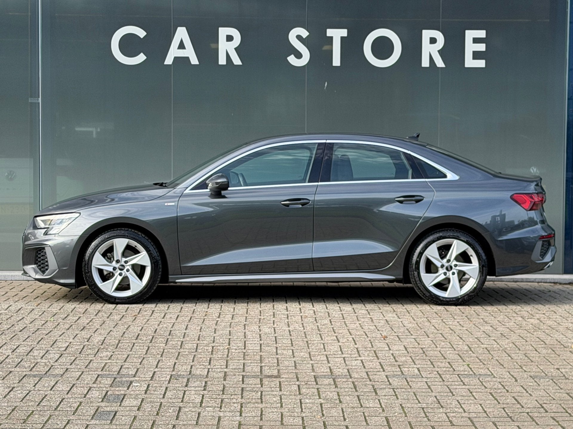 Audi A3 Limousine 30 TFSI S LINE Virtual | LED | Climate |1E, Auto's, Dealer onderhouden, Gebruikt, Leder en Stof, 23 km/l