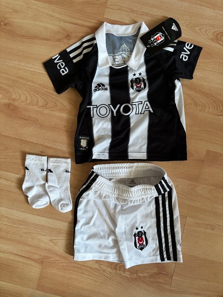 nieuwe babykledingset mt 74/80, sportset en petje, speelgoed, Kinderen en Baby's, Babykleding | Baby-kledingpakketten, Ophalen of Verzenden