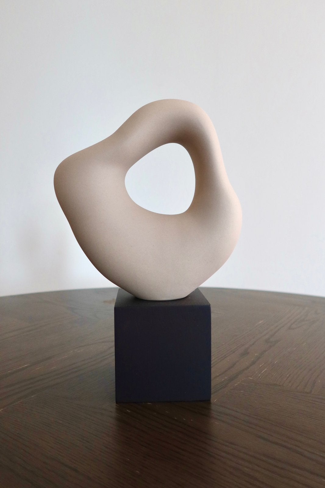 H&M Home Sculpturaal Keramisch Decoratieobject, Antiek en Kunst, Kunst | Designobjecten, Ophalen of Verzenden, Wanddecoratie, Beige