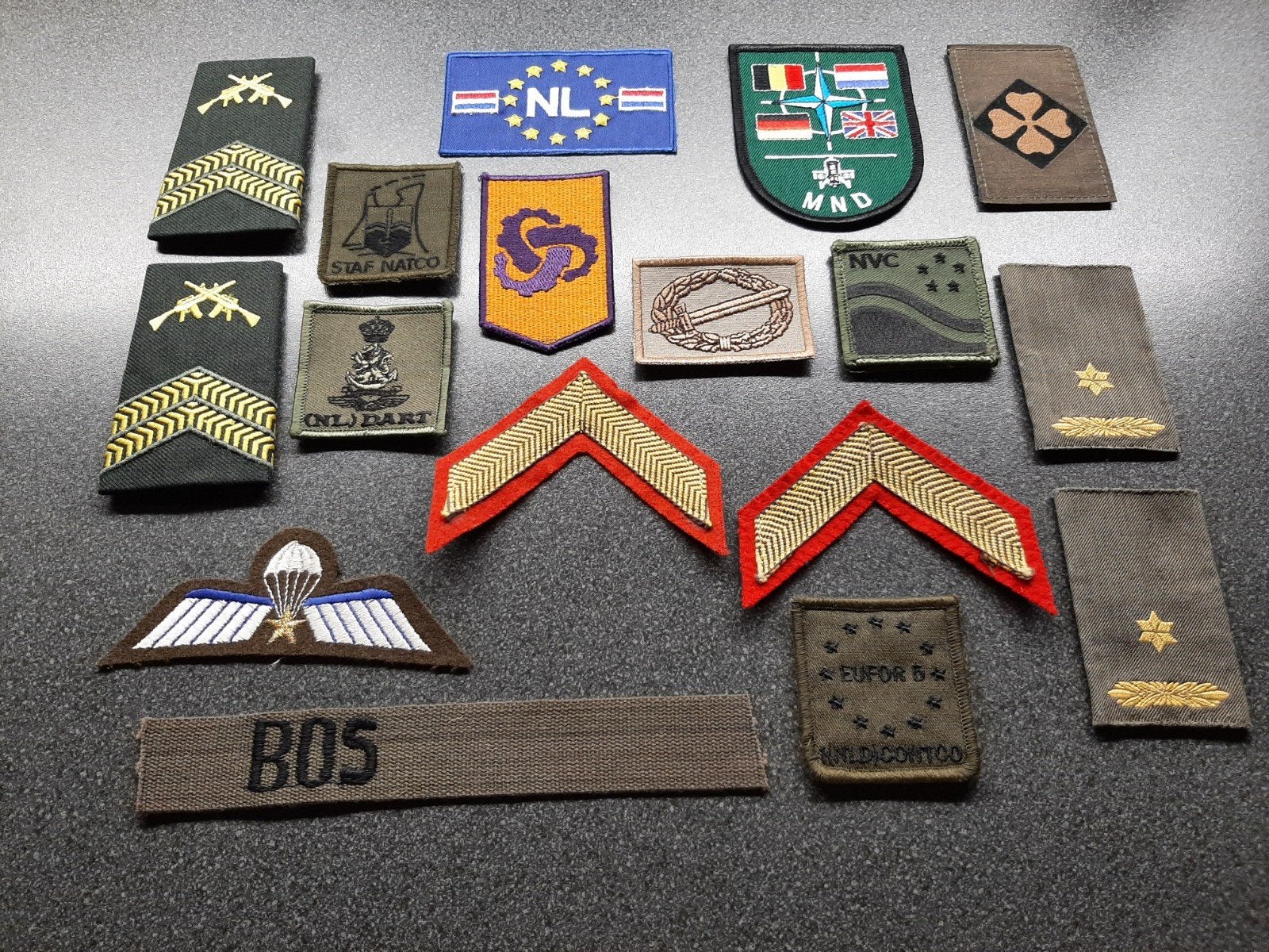 Militaria  - Nederland  /  bod vanaf  17,50  euro., Ophalen of Verzenden, Landmacht, Nederland, Embleem of Badge