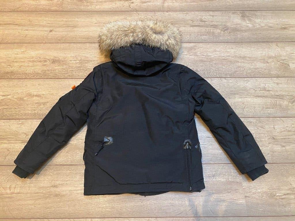 In zeer nette staat: zwarte Parajumpers winterjas mt 140, Ophalen of Verzenden, Zo goed als nieuw, Parajumpers, Jongen