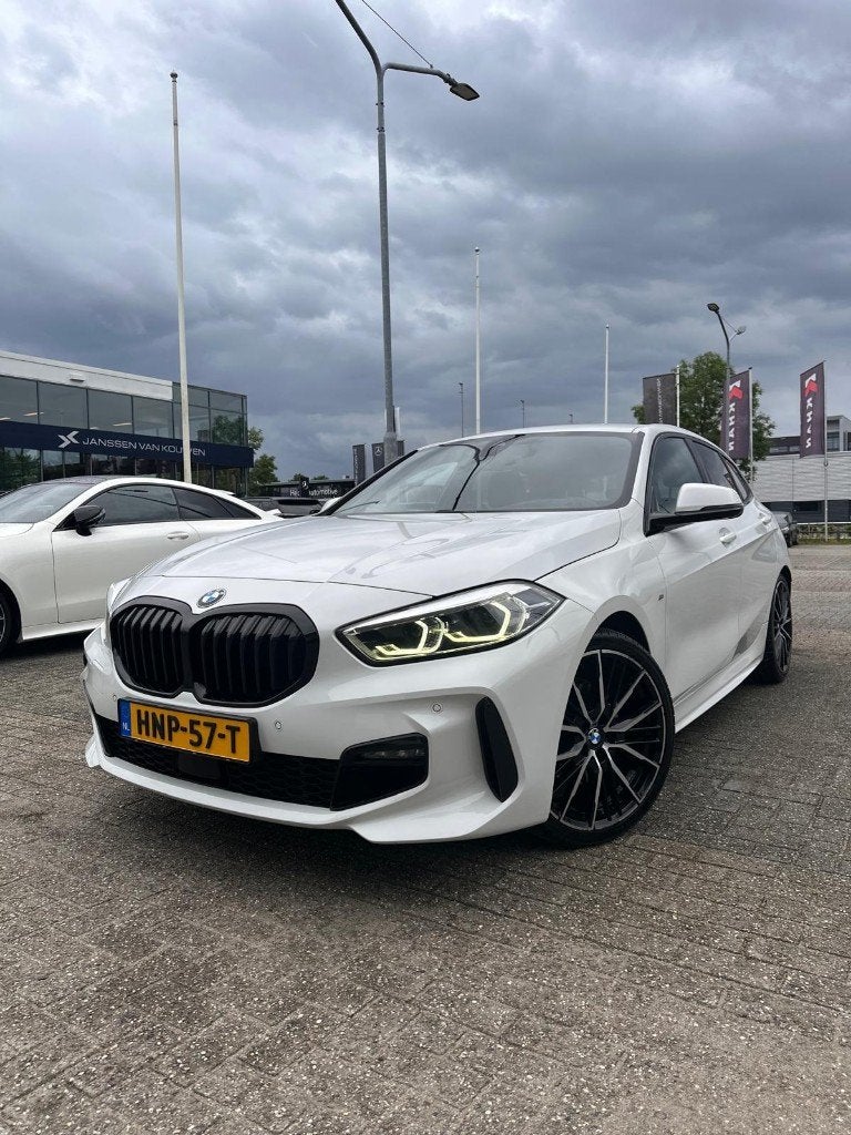 BMW 1-serie 118i M Sport|2022|Led|Carplay|Sfeerverl|Aut, Auto's, BMW, Particulier, 1-Serie, Airbags, Airconditioning, Alarm, Android Auto