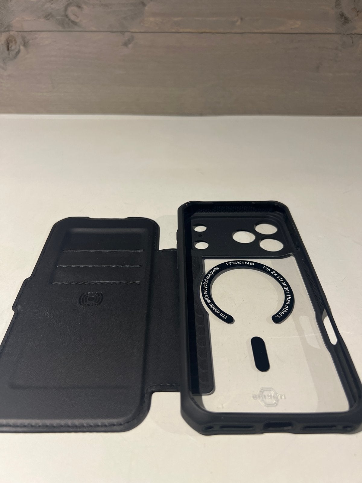 ITSkins Hybrid Mag Folio iPhone 17 Pro Max Hoesje Zwart, N, N, Nieuw, Ophalen of Verzenden