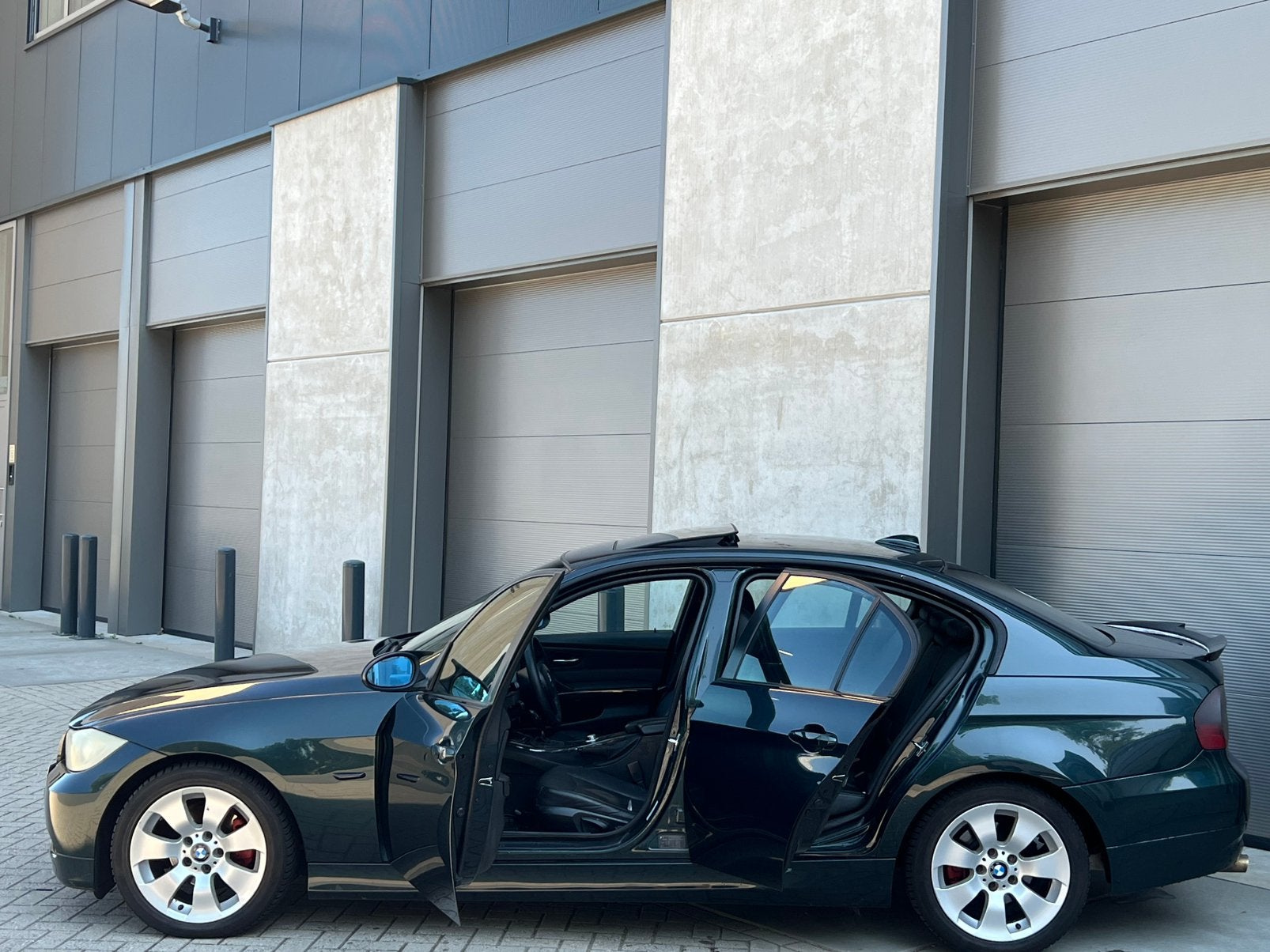 Zwarte BMW 3-Serie 320i E90 Sedan Automaat M-Pakket/PanoDak!, Auto's, Achterwielaandrijving, Zwart, 4 cilinders, Zwart