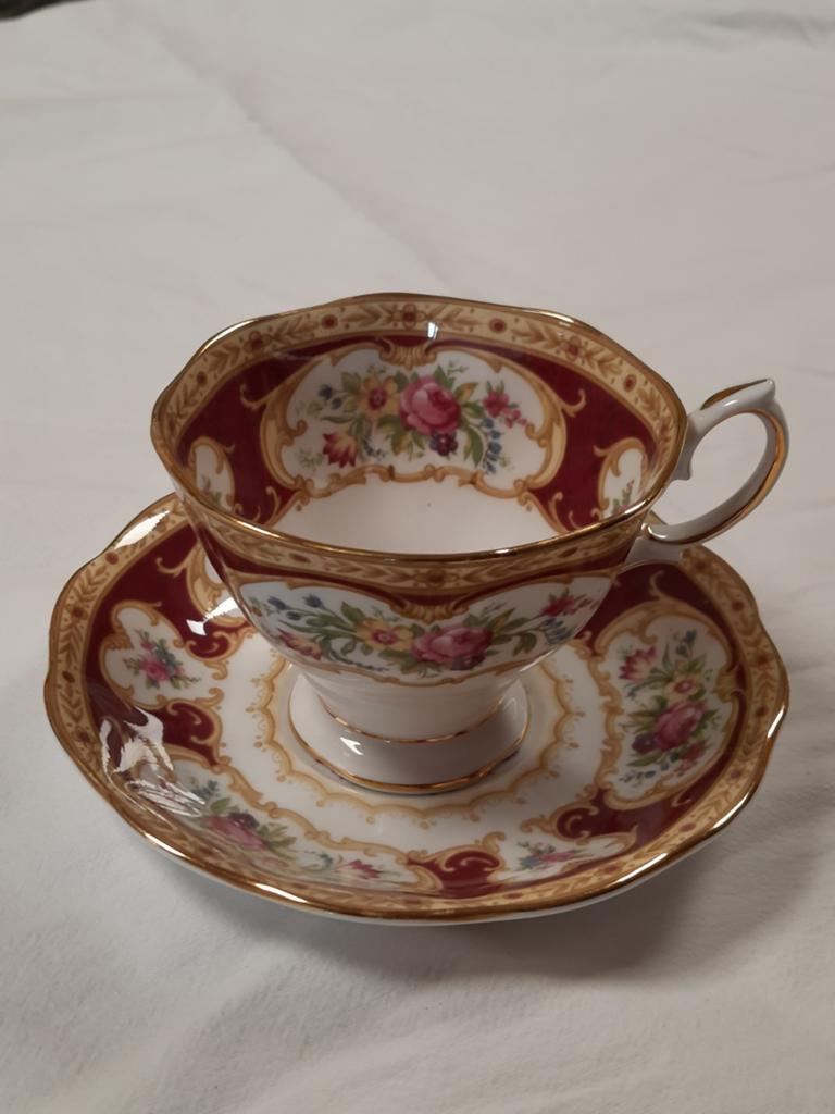 Royal Albert " Lady Hamilton", Ophalen of Verzenden