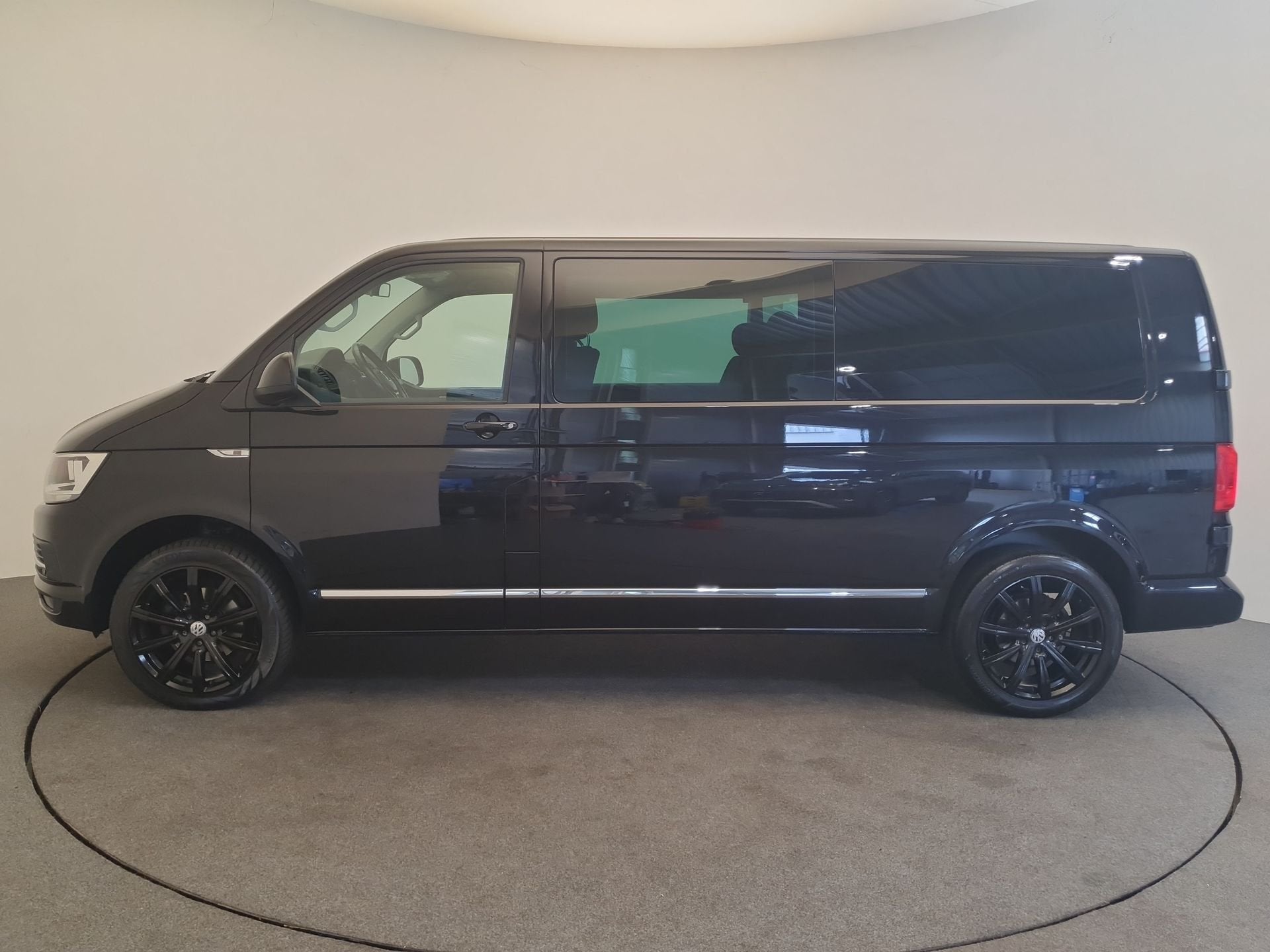 Volkswagen Transporter Caravelle 2.0 TDI L2H1 DC DSG Comfort, Auto's, Bestelauto's, Voorwielaandrijving, 12 maanden, Gebruikt