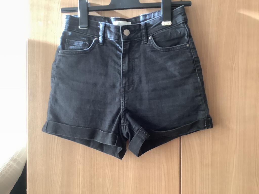 Korte broek mt, 36.    Hennes& Mauritz.    ️, Verzenden, Nieuw, Zwart, W28 - W29 (confectie 36)