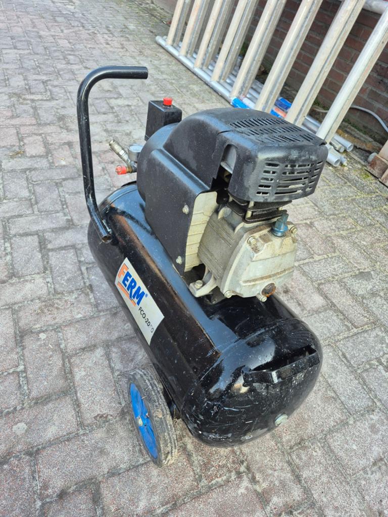 Compressor in zeer goede staat., Doe-het-zelf en Verbouw, Compressors, 25 tot 100 liter, Ophalen of Verzenden, Zo goed als nieuw