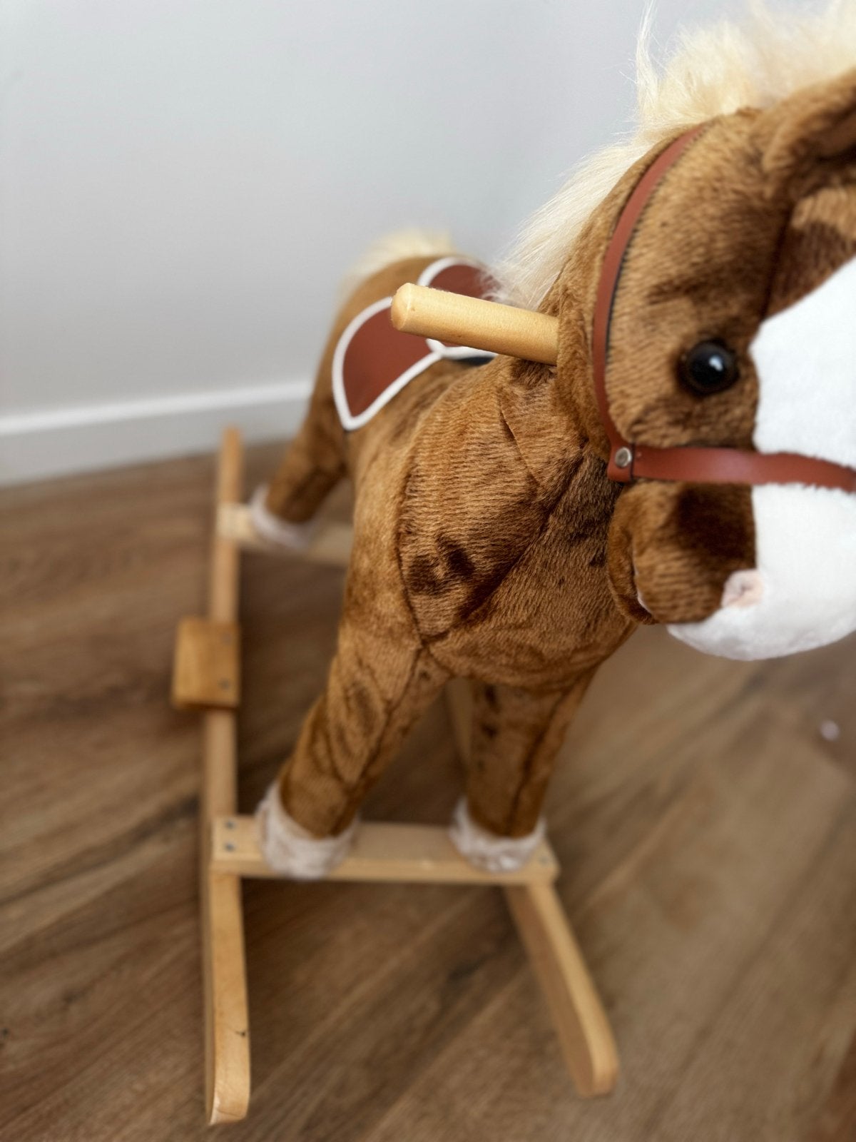 Schattig hobbelpaard voor uren speelplezier, Ophalen, Zo goed als nieuw, Jongen of Meisje