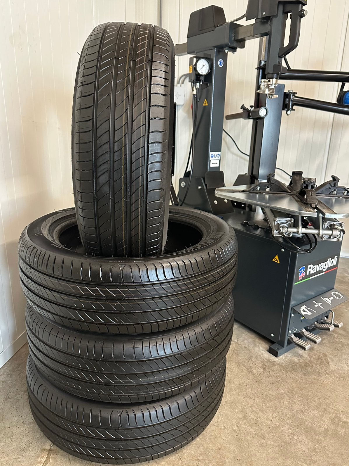4 Stuks Michelin 205 55 19 Zomerbanden Inclusief Montage, Auto-onderdelen, Banden en Velgen, 19 inch, Nieuw, Personenwagen, 205/55 R19