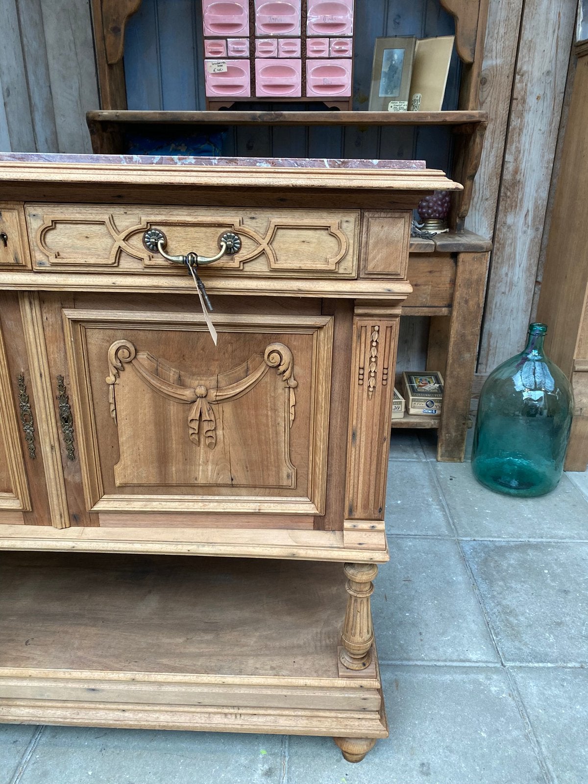Sierlijk Frans eiken kast dressoir met marmer, Ophalen