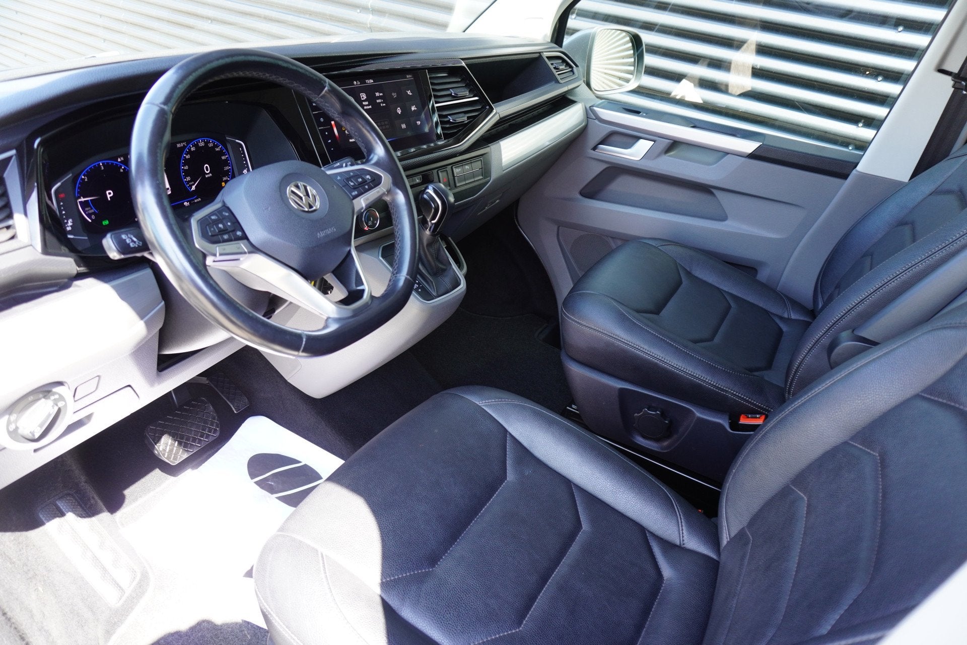 Volkswagen Transporter 199pk Bulli L2H1 2x Schuifdeur Apple, Auto's, Gebruikt, Euro 6, 4 cilinders, Volkswagen