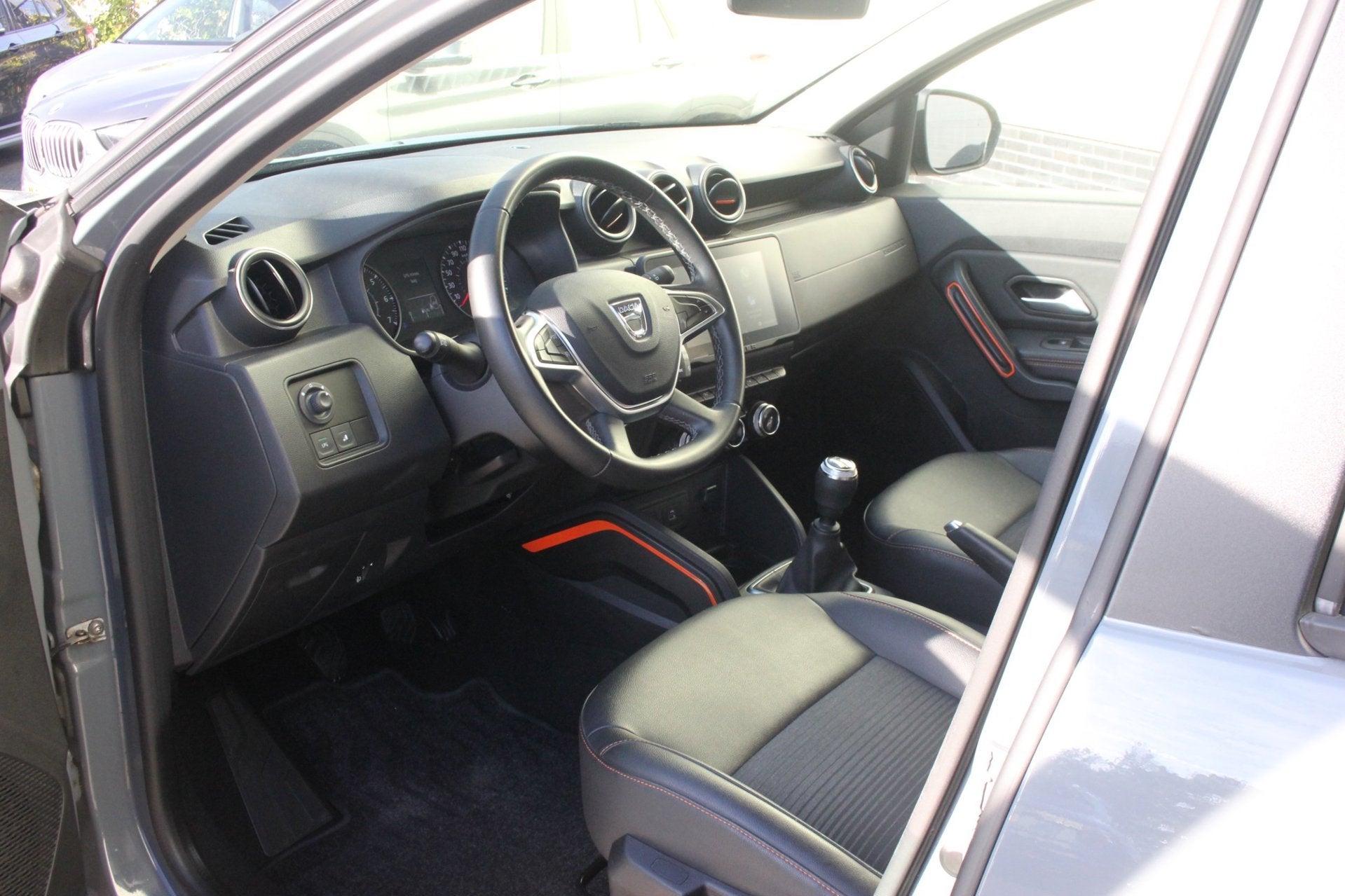 Dacia Duster 1.0 TCe Bi-Fuel Extreme | Trekhaak | Carplay |, Auto's, Voorwielaandrijving, Gebruikt, Duster, Leder en Stof