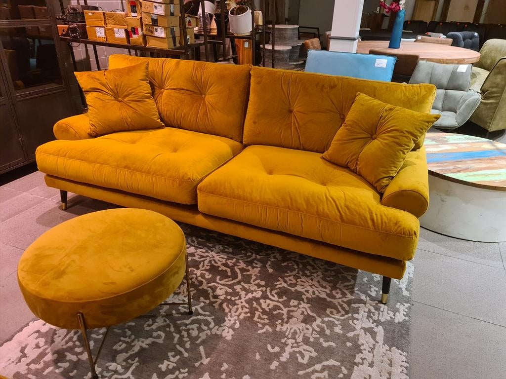 Nieuwe ruime 2,5zits bank adore velvet okergeel 220cm €395, Ophalen, ., Nieuw, .