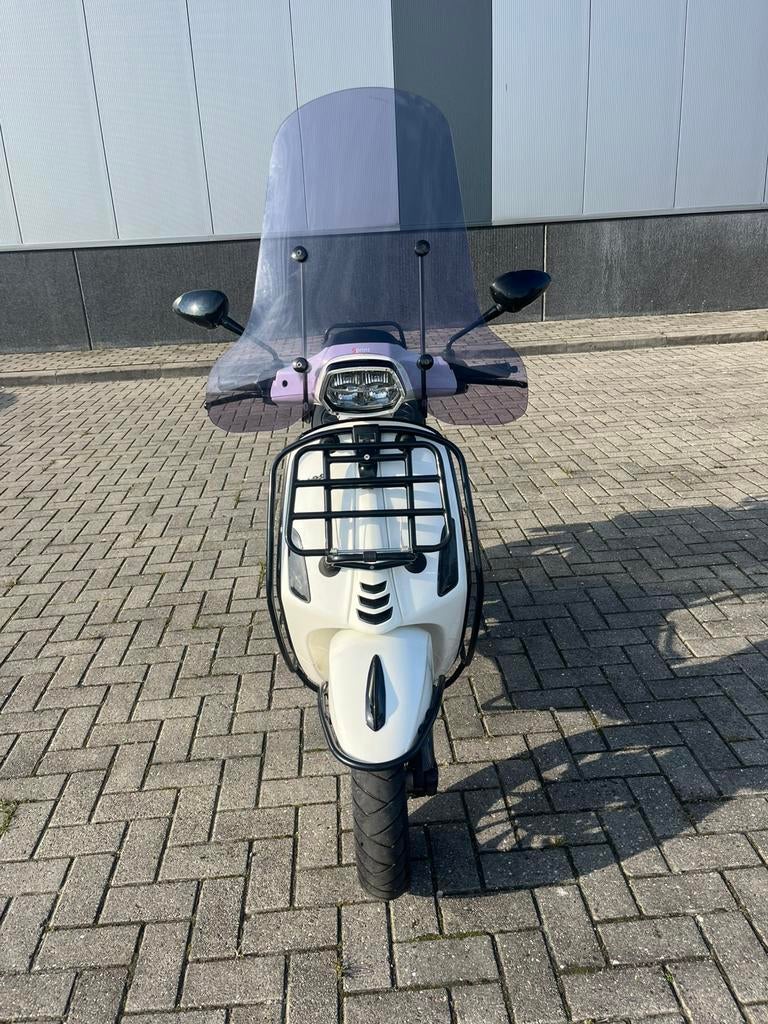 Vespa Sprint 2022 Full option, Fietsen en Brommers, Scooters | Vespa, Zo goed als nieuw, Vespa S, Maximaal 45 km/u, Benzine, Ophalen