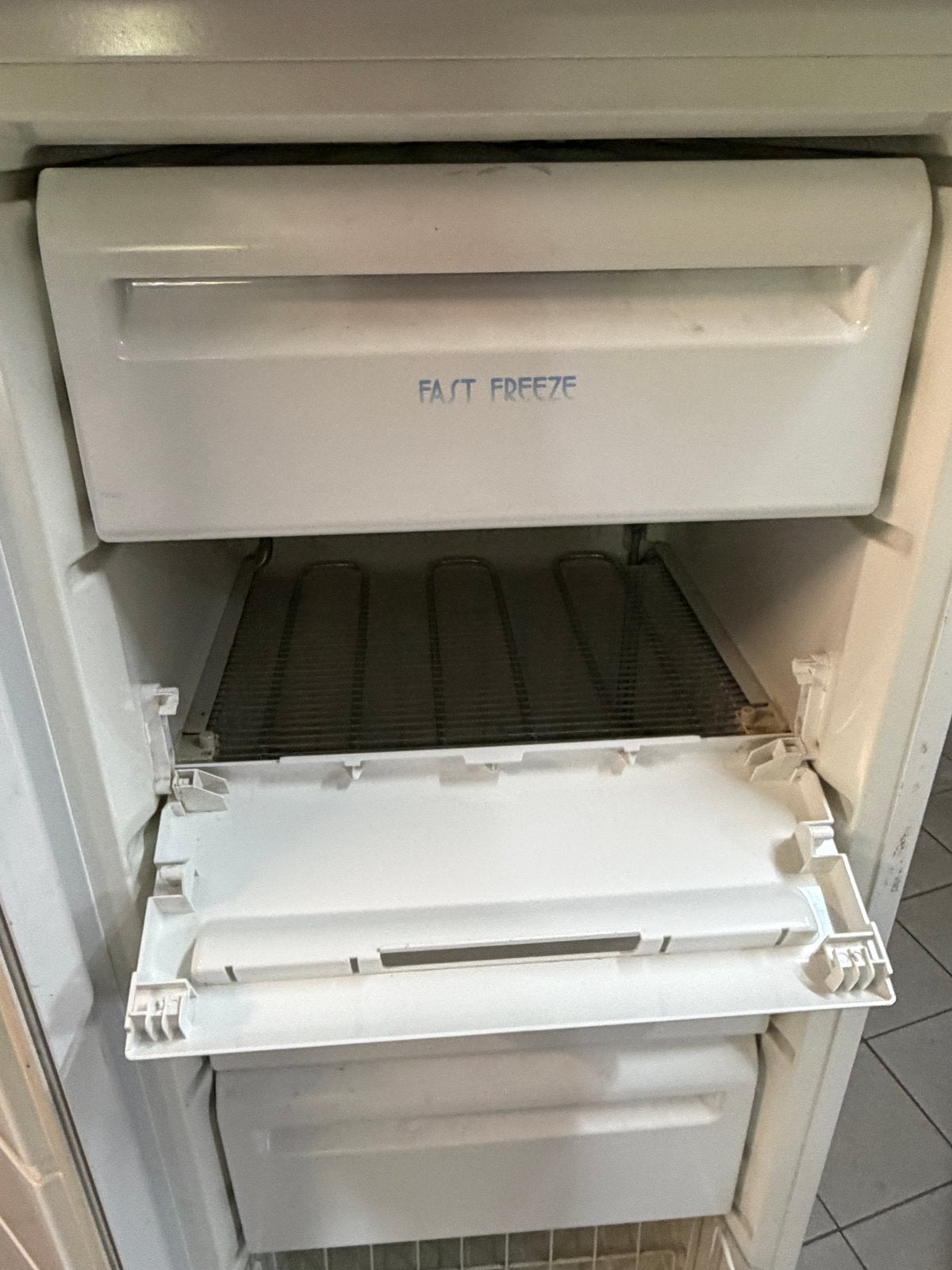 Smalle diepvrieskast120 hoog53 diep 54 breed wit, Witgoed en Apparatuur, Vriezers en Diepvrieskisten, Gebruikt, Minder dan 60 cm