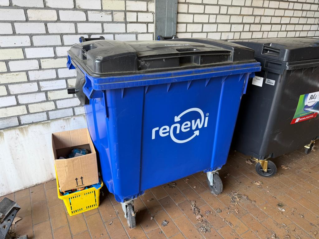 Schone container, gebruikt voor oud papier., Tuin en Terras, Ophalen, Hout