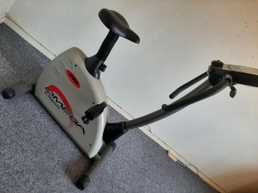 BH Fitness Omega Magnetic Hometrainer, Sport en Fitness, Ophalen, Zo goed als nieuw, Hometrainer