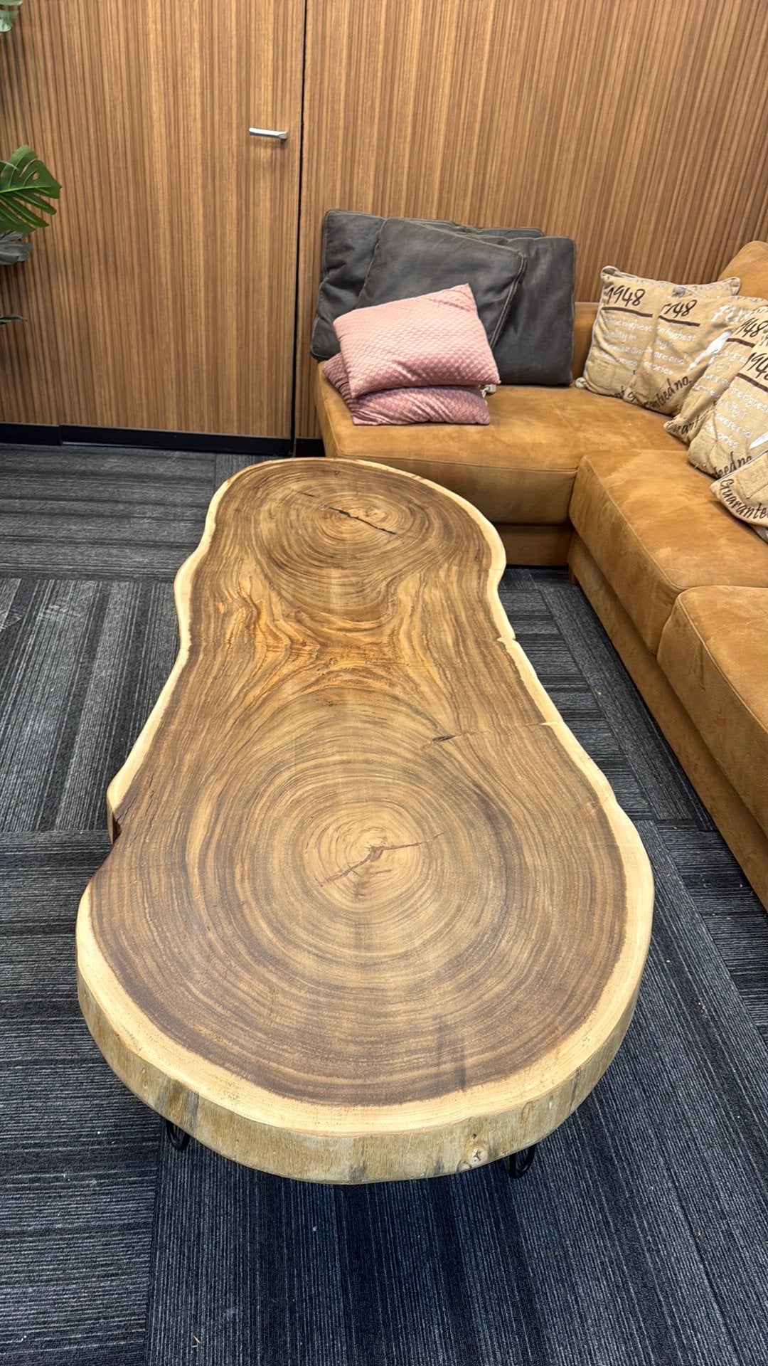 Unieke boomstam tafel, Ophalen, 50 tot 100 cm, Zo goed als nieuw, 150 tot 200 cm