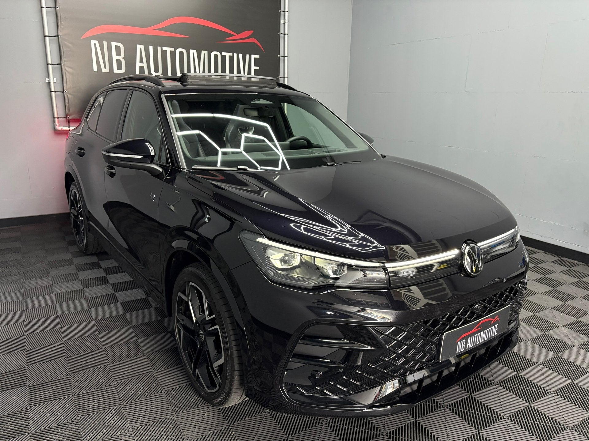 Volkswagen Tiguan 1.5 eTSI R-line Edition Pano, Dealer onderhouden, Euro 6, 4 cilinders, 150 pk