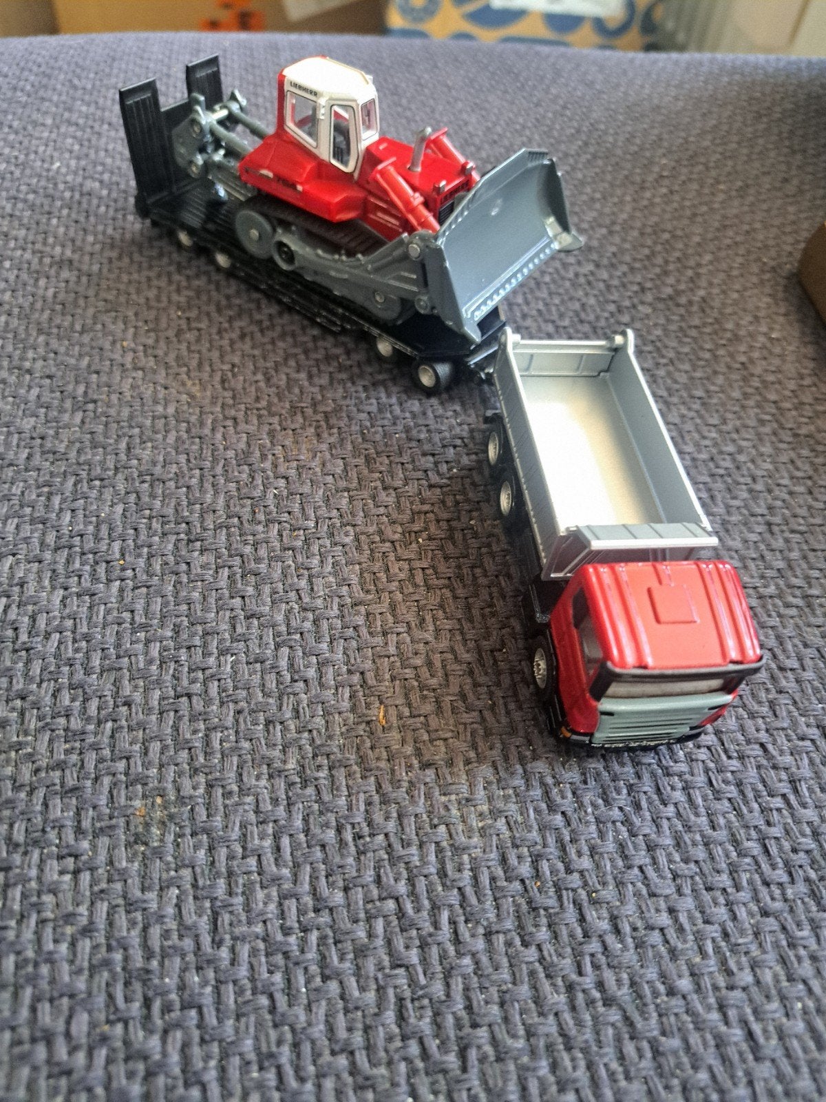 Siku set scania vrachtwagen met trailer plus graafmachine, Hobby en Vrije tijd, Gebruikt, West germany, N.b, Bus of Vrachtwagen