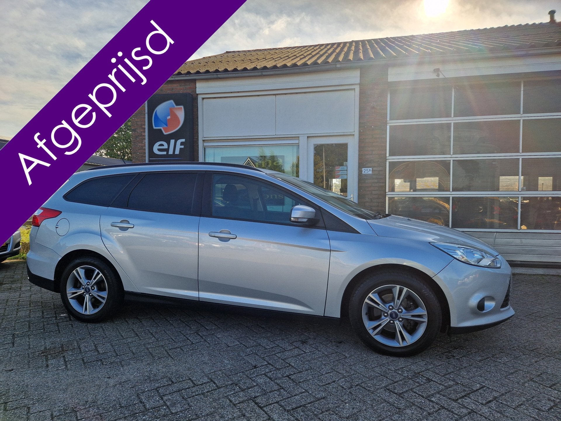 Ford Focus - Wagon ''Trendline'' Navi - Clima - Stoelverwarm, Auto's, Euro 5, Gebruikt, Handgeschakeld, Grijs