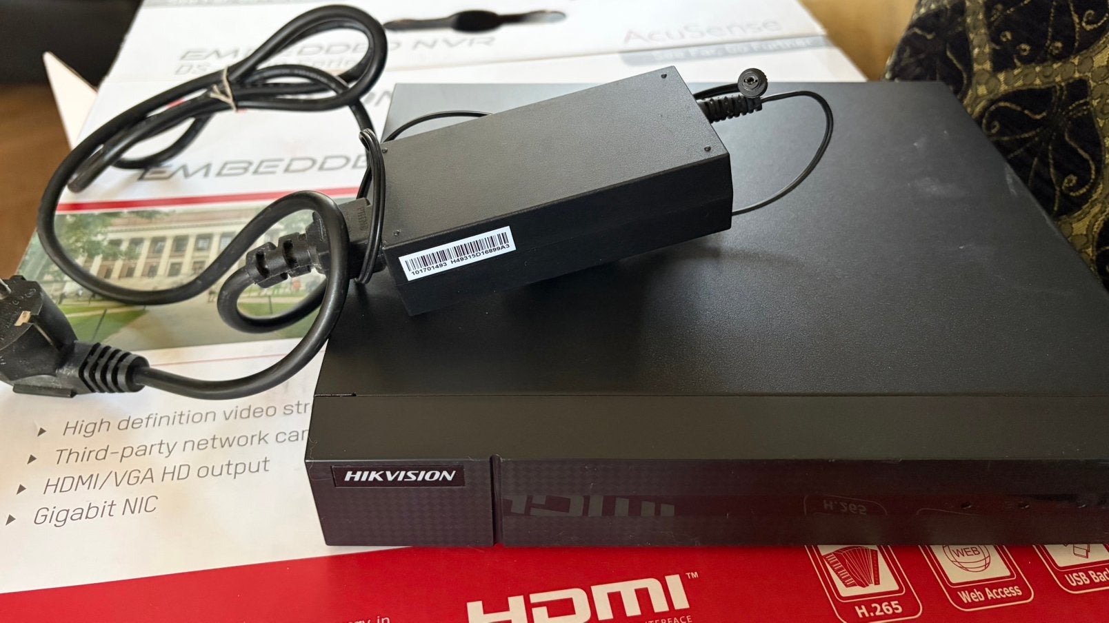 Hikvision HWN-4104MH-4P Netwerk Video Recorder NVR, Ophalen, Zo goed als nieuw