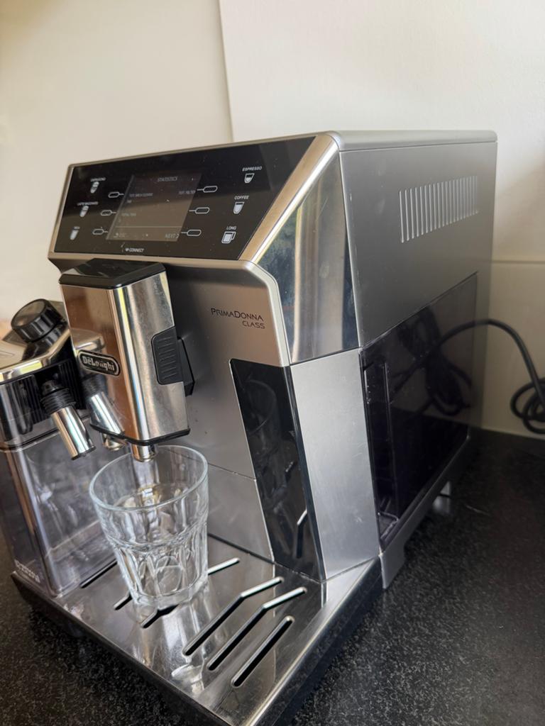 De'Longhi PrimaDonna Class volautomatische espressomachine, Ophalen, Afneembaar waterreservoir, Gebruikt, 10 kopjes of meer
