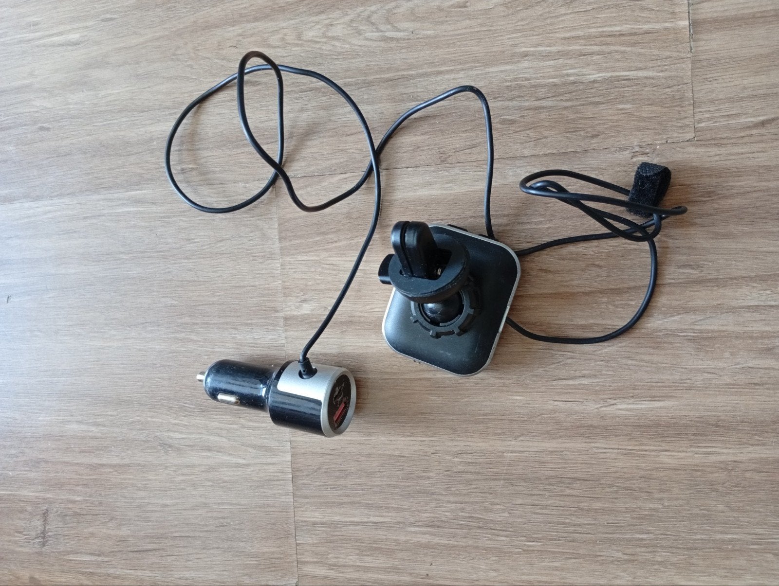 Bluetooth FM-transmitter voor de auto, Ophalen of Verzenden, Gebruikt