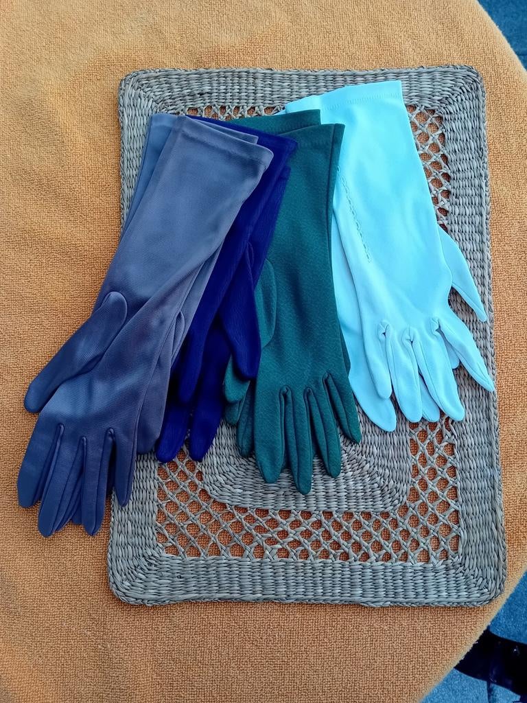 4 paar handschoenen  Vintage, Antiek en Kunst, Antiek | Kleding en Accessoires, Ophalen of Verzenden