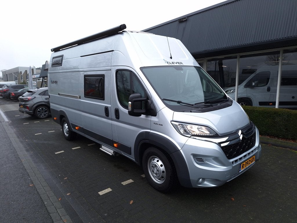 Clever Van enkele bedden en hefbed, Caravans en Kamperen, Campers, Overige merken, Verwarmde buitenspiegels, 6 tot 7 meter, Bedrijf