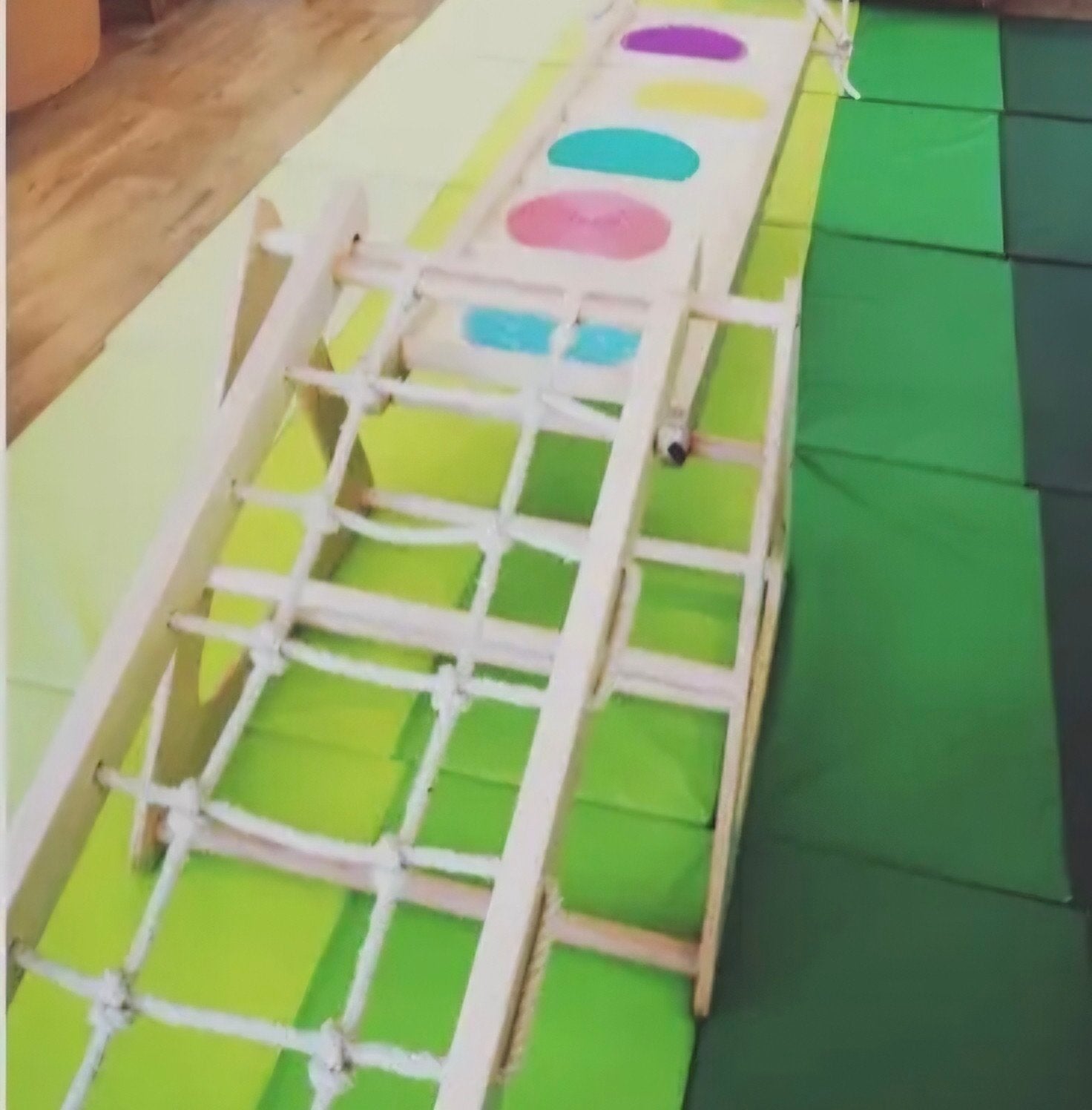 Eduplay Binnen Gymtoestel met Glijbaan, Klimnet & Balansbaan, Ophalen, Zo goed als nieuw, Klimnet