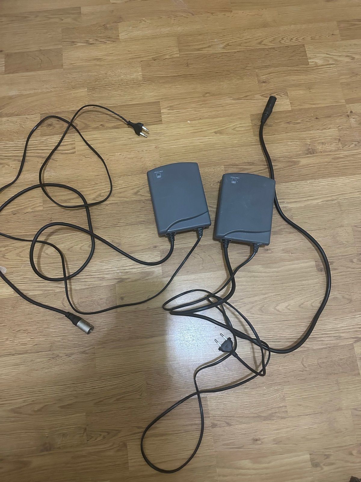 2x Sparta opladers en 2x kapotte accu's, Ophalen of Verzenden, Gebruikt