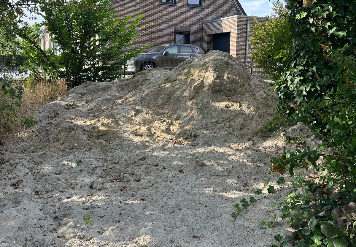 4-5 m3 wit zand - gratis af te halen, Ophalen, Gebruikt, Ophoogzand