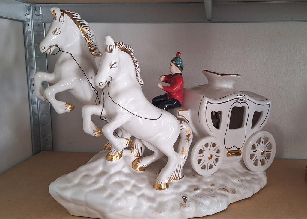Decoratief Porseleinen Beeld: Paard en Wagen met Koetsier, Antiek en Kunst, Ophalen