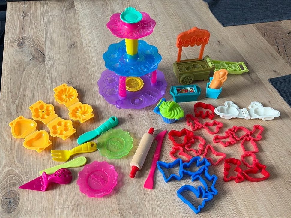 Grote Play-Doh klei set keuken cakejes taart dieren, Ophalen of Verzenden, Gebruikt, Knutselen